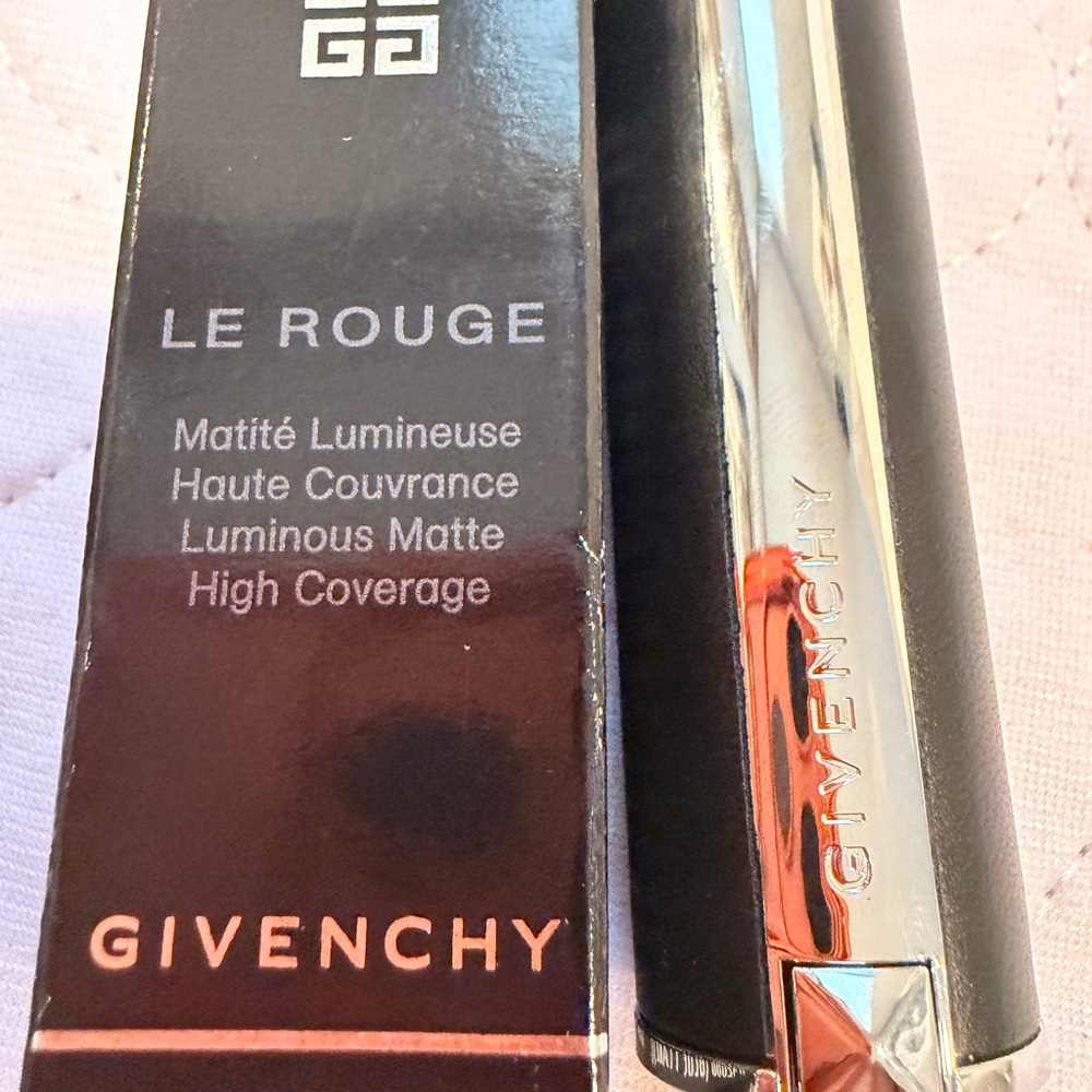 Givenchy Le Rouge Lipstick - 201 Luminous Rose Taffetas.